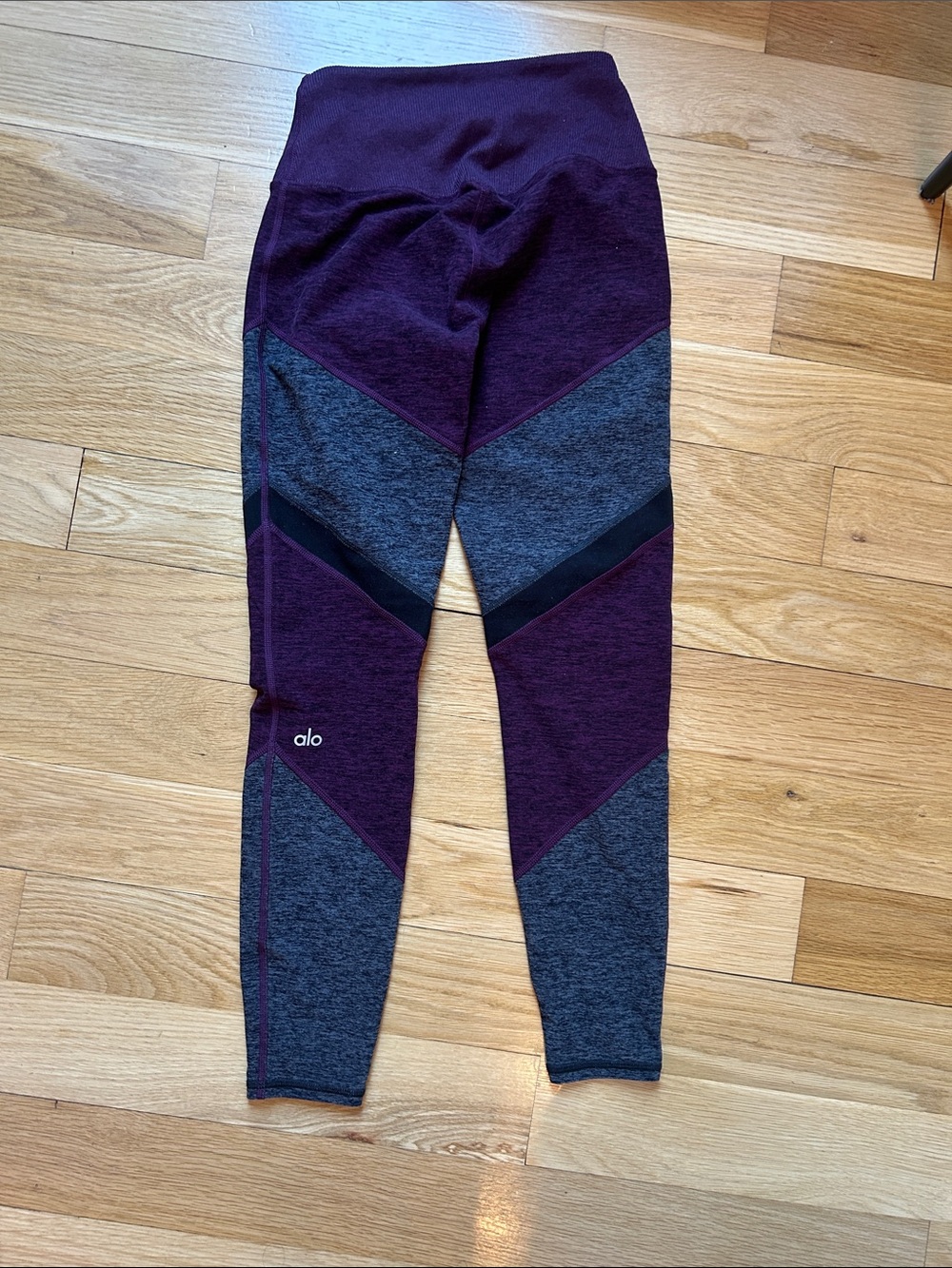 ALO Yoga Girls' Purple & Gray Chevron Colorblock Leggings